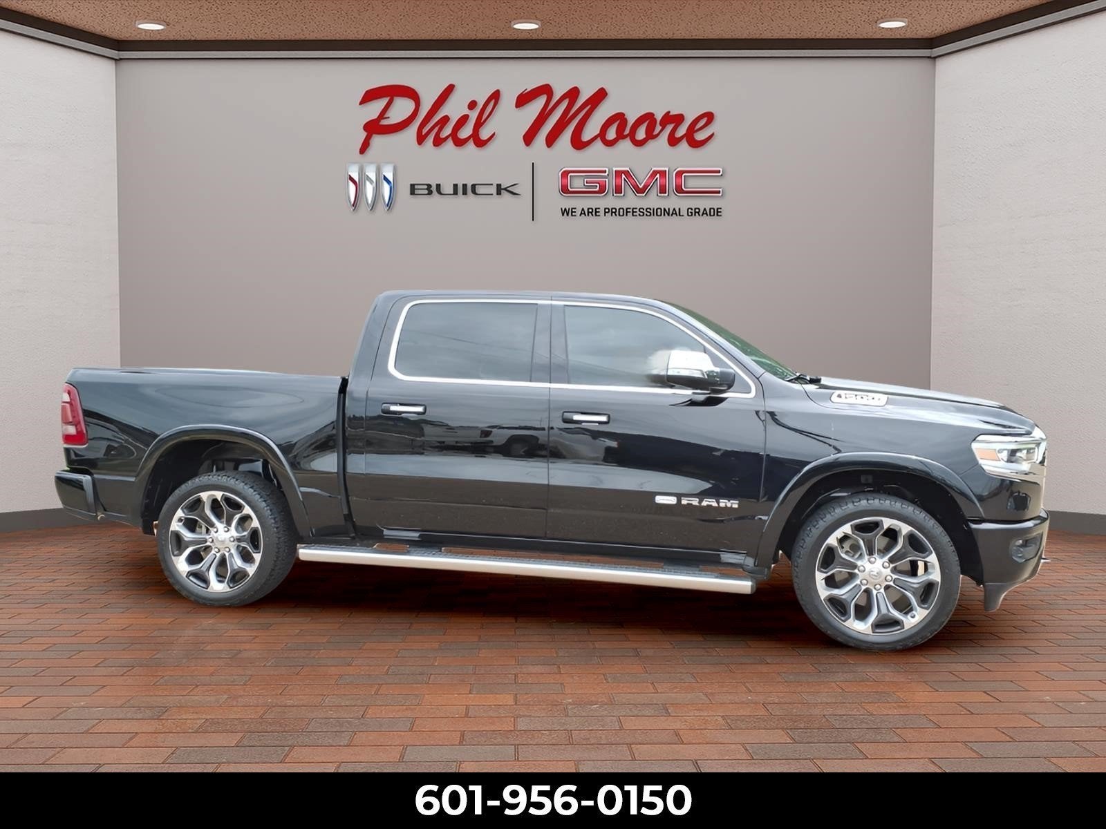 2022 RAM 1500 Limited Longhorn Crew Cab 4x4 5'7" Box in Black — front three-quarter view