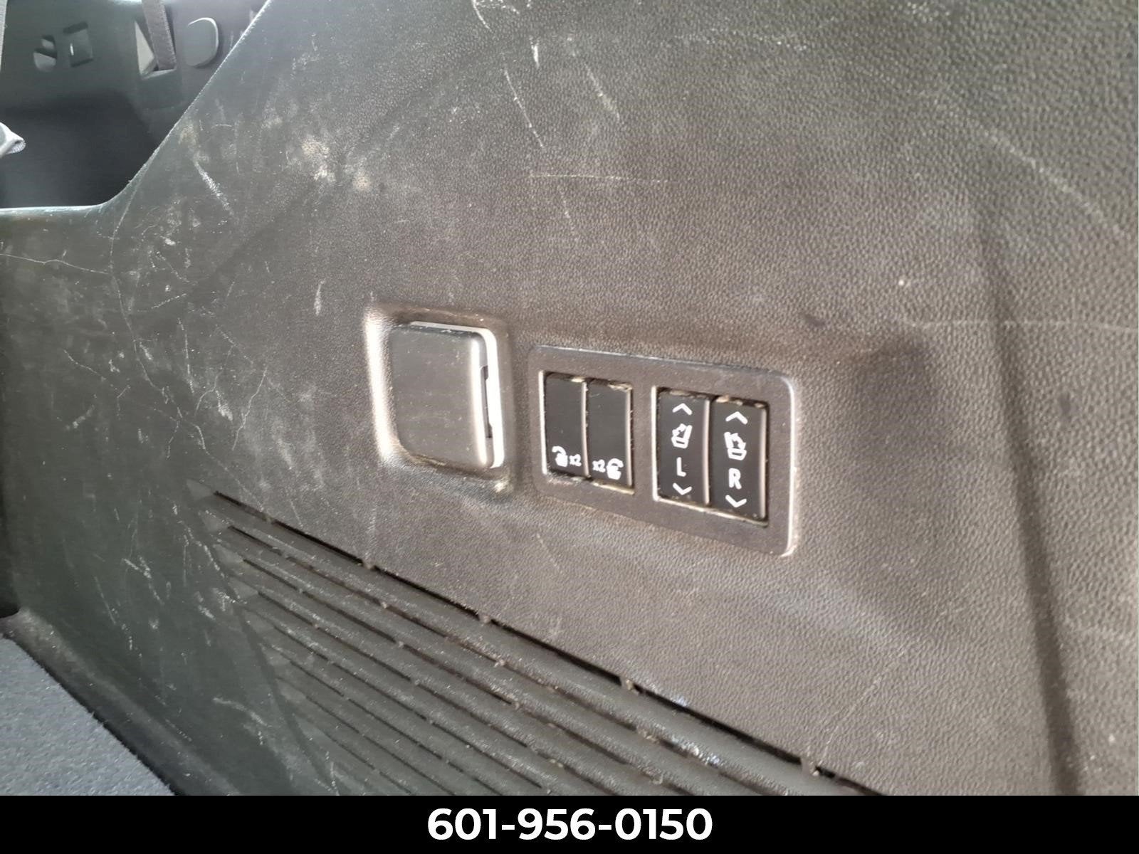 2023 GMC Yukon XL — detail view