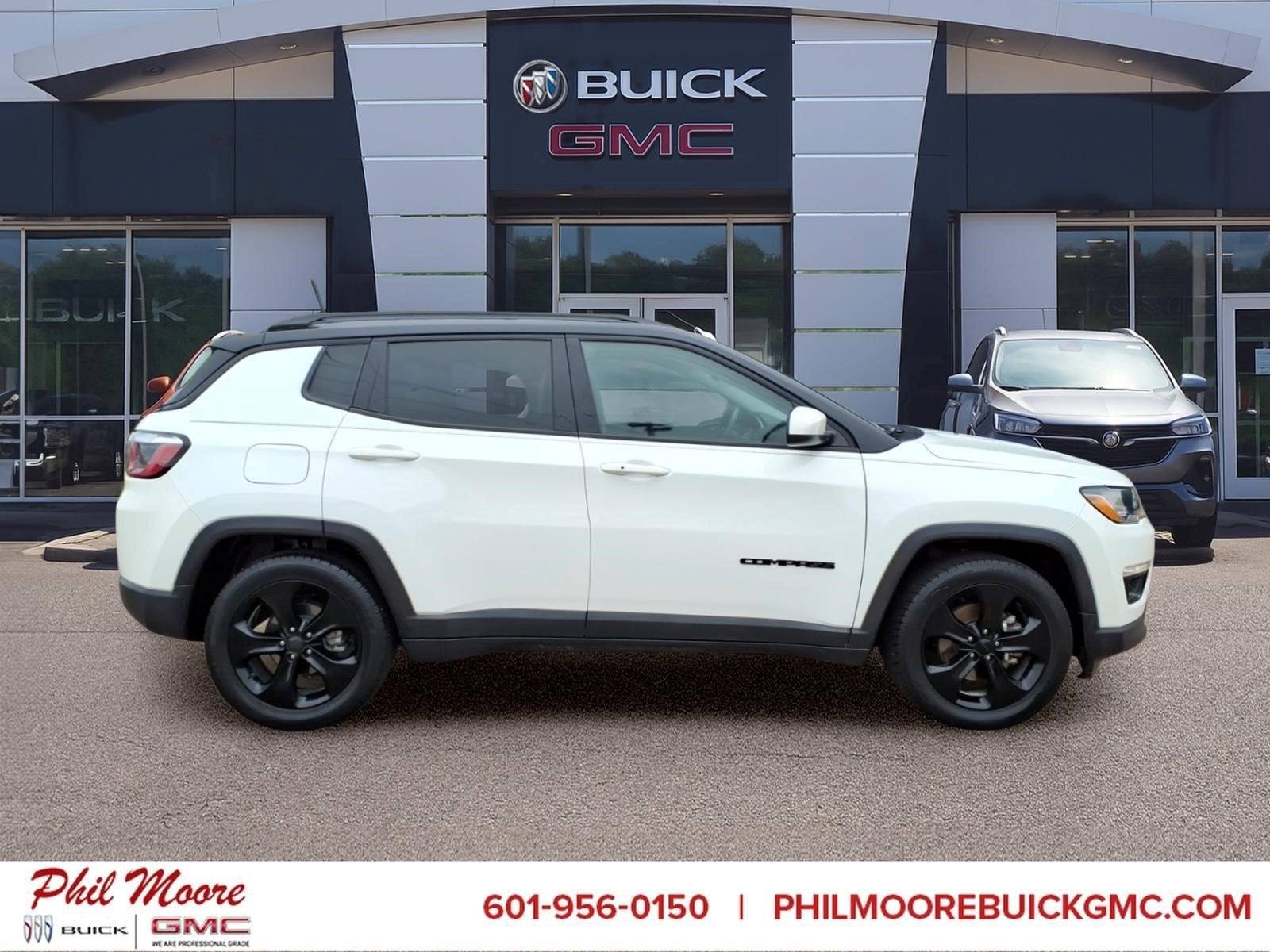 2019 Jeep Compass Altitude FWD in White — front three-quarter view